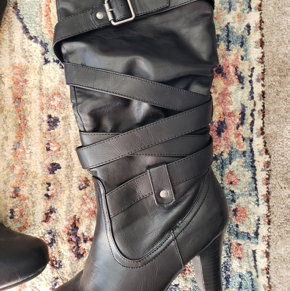 Black Heel Buckle Boots - Picture 2 of 6
